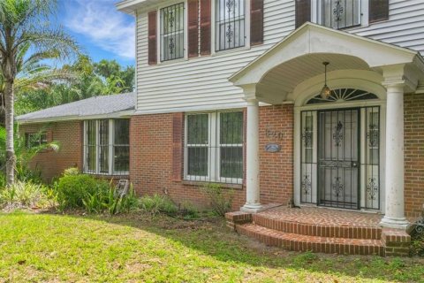 House in Bartow, Florida 6 bedrooms, 442.21 sq.m. № 2201550 - photo 2