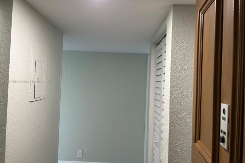 Copropriété à louer à Lauderhill, Floride: 2 chambres, 98.48 m2 № 1961382 - photo 5