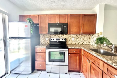 Купить кондоминиум в Майами, Флорида 2 спальни, 58.06м2, № 2011031 - фото 4