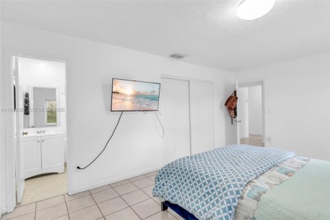 House in Miami, Florida 3 bedrooms, 118.54 sq.m. № 2004369 - photo 9