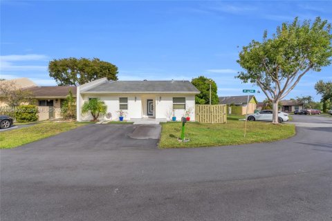 House in Miami, Florida 3 bedrooms, 118.54 sq.m. № 2004369 - photo 26