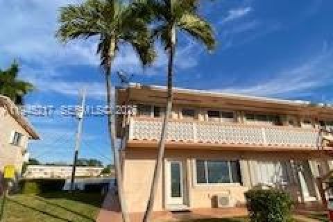 Купить кондоминиум в Халландейл-Бич, Флорида 1 спальня, 58.06м2, № 2002274 - фото 2