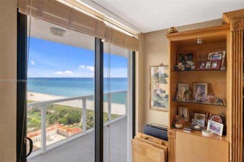 Condo in Miami Beach, Florida, 1 bedroom  № 2013885 - photo 9