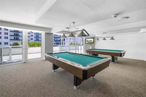 Condo in Miami Beach, Florida, 1 bedroom  № 2013885 - photo 30