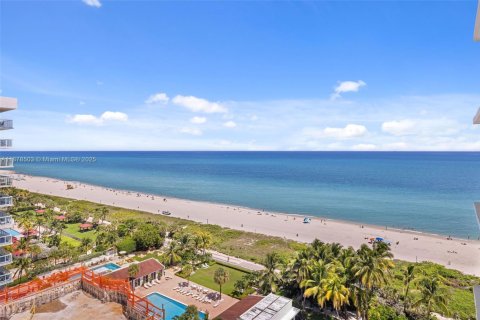 Condo in Miami Beach, Florida, 1 bedroom  № 2013885 - photo 12