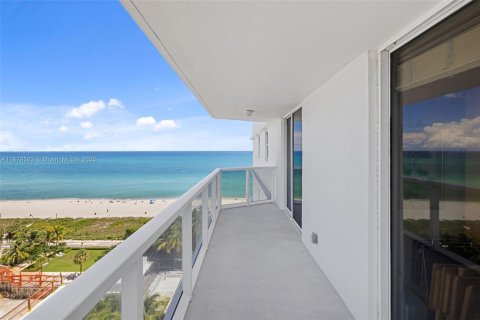 Condo in Miami Beach, Florida, 1 bedroom  № 2013885 - photo 10
