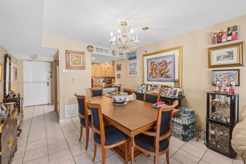 Condo in Miami Beach, Florida, 1 bedroom  № 2013885 - photo 17