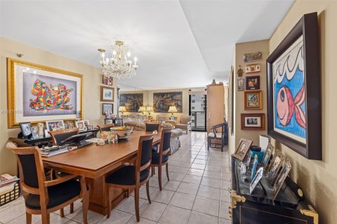 Condo in Miami Beach, Florida, 1 bedroom  № 2013885 - photo 4