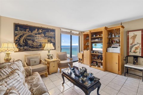 Condo in Miami Beach, Florida, 1 bedroom  № 2013885 - photo 3