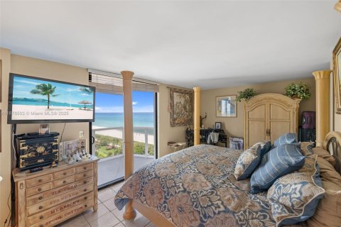 Condo in Miami Beach, Florida, 1 bedroom  № 2013885 - photo 23