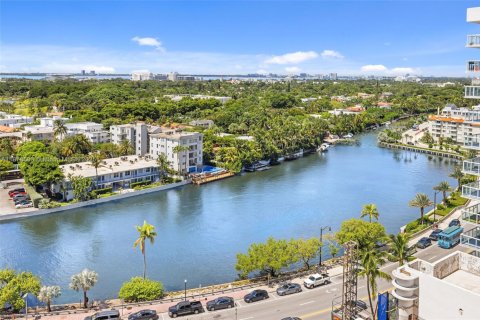 Condo in Miami Beach, Florida, 1 bedroom  № 2013885 - photo 14