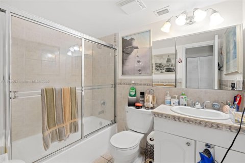 Condo in Miami Beach, Florida, 1 bedroom  № 2013885 - photo 27
