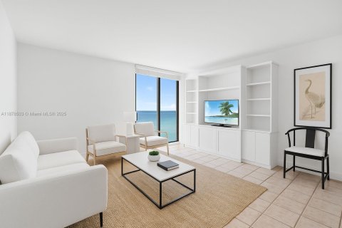 Condo in Miami Beach, Florida, 1 bedroom  № 2013885 - photo 2