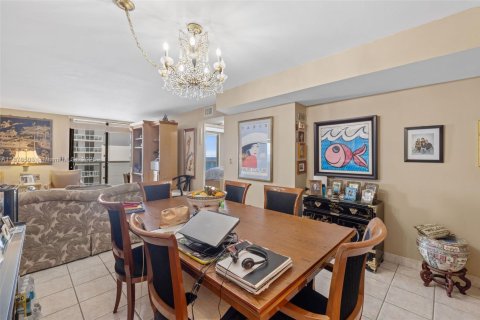 Condo in Miami Beach, Florida, 1 bedroom  № 2013885 - photo 6