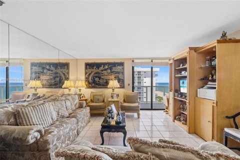 Condo in Miami Beach, Florida, 1 bedroom  № 2013885 - photo 8