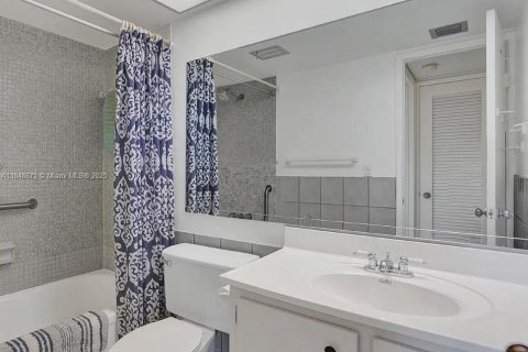 Condo in Lauderhill, Florida, 1 bedroom  № 1850333 - photo 5