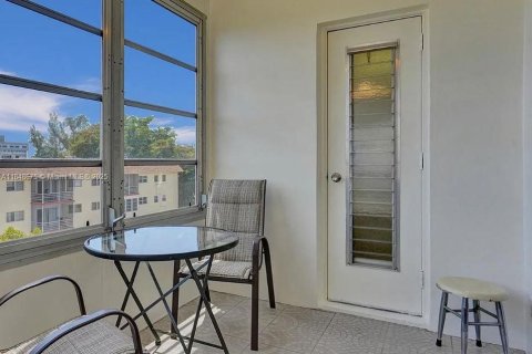Condo in Lauderhill, Florida, 1 bedroom  № 1850333 - photo 18