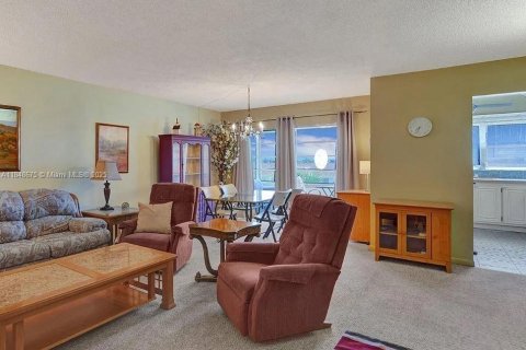 Condo in Lauderhill, Florida, 1 bedroom  № 1850333 - photo 9