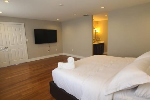 Casa en venta en Hialeah, Florida, 4 dormitorios, 215.53 m2 № 2044438 - foto 17