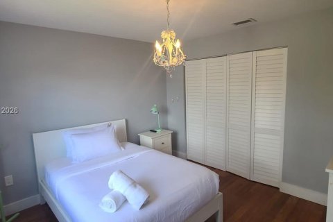 Casa en venta en Hialeah, Florida, 4 dormitorios, 215.53 m2 № 2044438 - foto 25