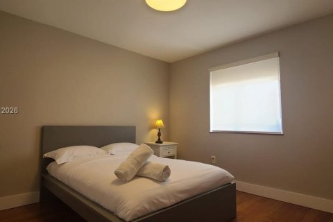 Casa en venta en Hialeah, Florida, 4 dormitorios, 215.53 m2 № 2044438 - foto 22