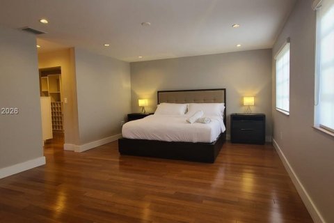 Casa en venta en Hialeah, Florida, 4 dormitorios, 215.53 m2 № 2044438 - foto 16