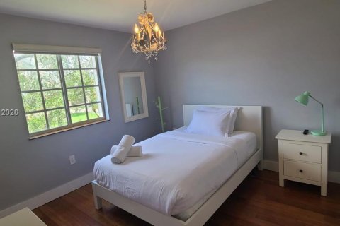 Casa en venta en Hialeah, Florida, 4 dormitorios, 215.53 m2 № 2044438 - foto 26