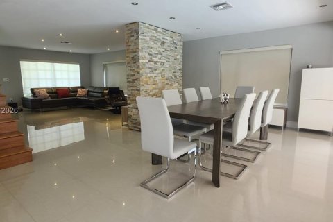 Casa en venta en Hialeah, Florida, 4 dormitorios, 215.53 m2 № 2044438 - foto 8
