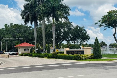 Casa en venta en Hialeah, Florida, 4 dormitorios, 215.53 m2 № 2044438 - foto 6