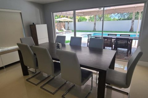 Casa en venta en Hialeah, Florida, 4 dormitorios, 215.53 m2 № 2044438 - foto 9