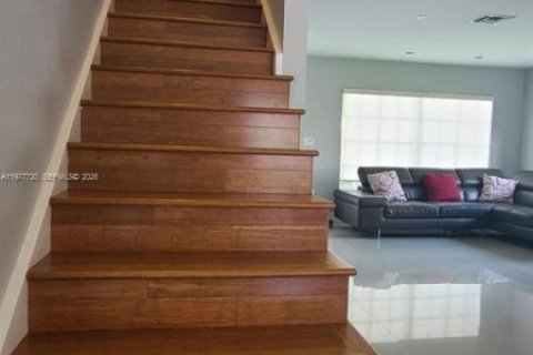 Casa en venta en Hialeah, Florida, 4 dormitorios, 215.53 m2 № 2044438 - foto 15