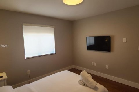 Casa en venta en Hialeah, Florida, 4 dormitorios, 215.53 m2 № 2044438 - foto 24