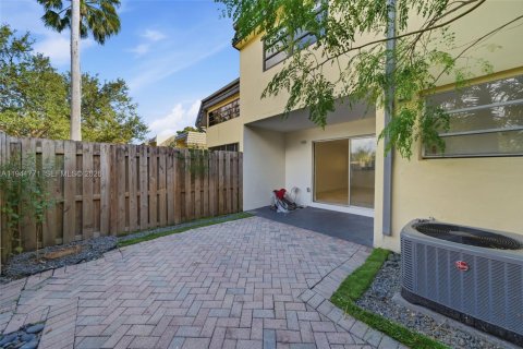 Copropriété à louer à Miami, Floride: 2 chambres, 117.61 m2 № 1999612 - photo 23