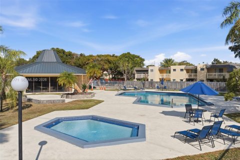 Copropriété à louer à Miami, Floride: 2 chambres, 117.61 m2 № 1999612 - photo 25