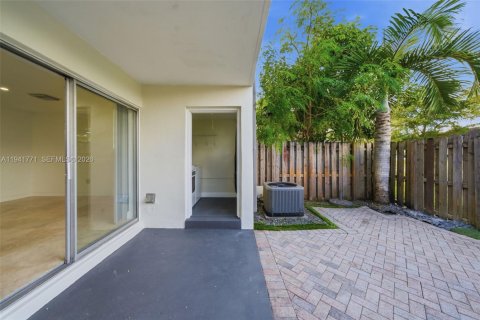 Copropriété à louer à Miami, Floride: 2 chambres, 117.61 m2 № 1999612 - photo 22