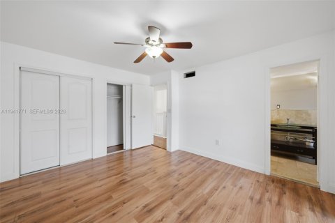 Copropriété à louer à Miami, Floride: 2 chambres, 117.61 m2 № 1999612 - photo 12