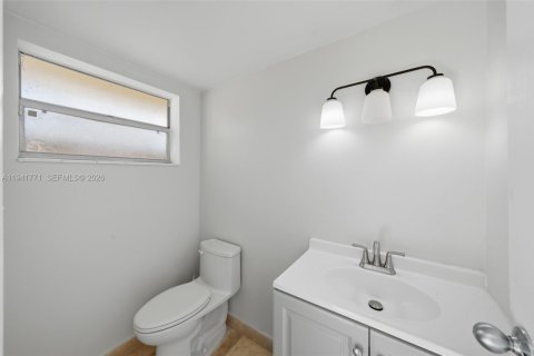 Copropriété à louer à Miami, Floride: 2 chambres, 117.61 m2 № 1999612 - photo 10