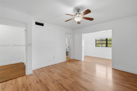 Copropriété à louer à Miami, Floride: 2 chambres, 117.61 m2 № 1999612 - photo 14