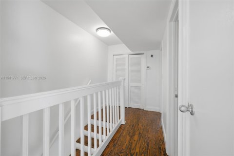 Copropriété à louer à Miami, Floride: 2 chambres, 117.61 m2 № 1999612 - photo 11