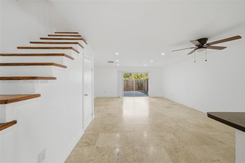 Copropriété à louer à Miami, Floride: 2 chambres, 117.61 m2 № 1999612 - photo 7