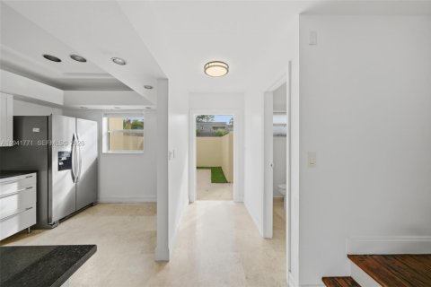Copropriété à louer à Miami, Floride: 2 chambres, 117.61 m2 № 1999612 - photo 5