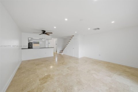 Copropriété à louer à Miami, Floride: 2 chambres, 117.61 m2 № 1999612 - photo 8