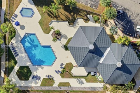 Copropriété à louer à Miami, Floride: 2 chambres, 117.61 m2 № 1999612 - photo 26