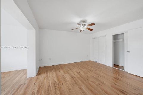 Copropriété à louer à Miami, Floride: 2 chambres, 117.61 m2 № 1999612 - photo 18