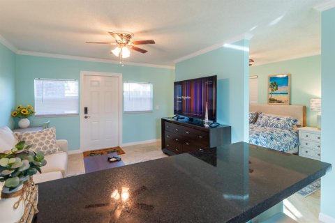 Propiedad comercial en alquiler en West Palm Beach, Florida, 3 habitaciones, 46.45 m2 № 2250753 - foto 7