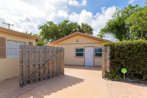 Propiedad comercial en alquiler en West Palm Beach, Florida, 3 habitaciones, 46.45 m2 № 2250753 - foto 14