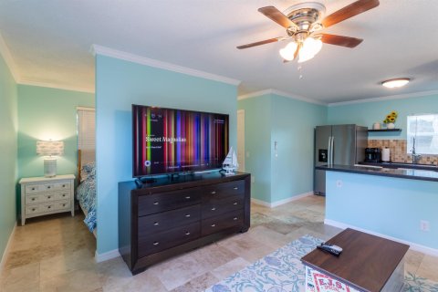 Propiedad comercial en alquiler en West Palm Beach, Florida, 3 habitaciones, 46.45 m2 № 2250753 - foto 2