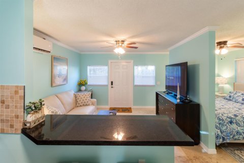 Propiedad comercial en alquiler en West Palm Beach, Florida, 3 habitaciones, 46.45 m2 № 2250753 - foto 8