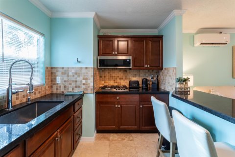 Propiedad comercial en alquiler en West Palm Beach, Florida, 3 habitaciones, 46.45 m2 № 2250753 - foto 6