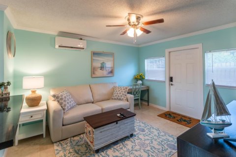 Propiedad comercial en alquiler en West Palm Beach, Florida, 3 habitaciones, 46.45 m2 № 2250753 - foto 3